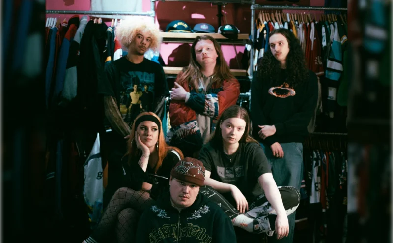 Knives promo photo by Ben Hunt